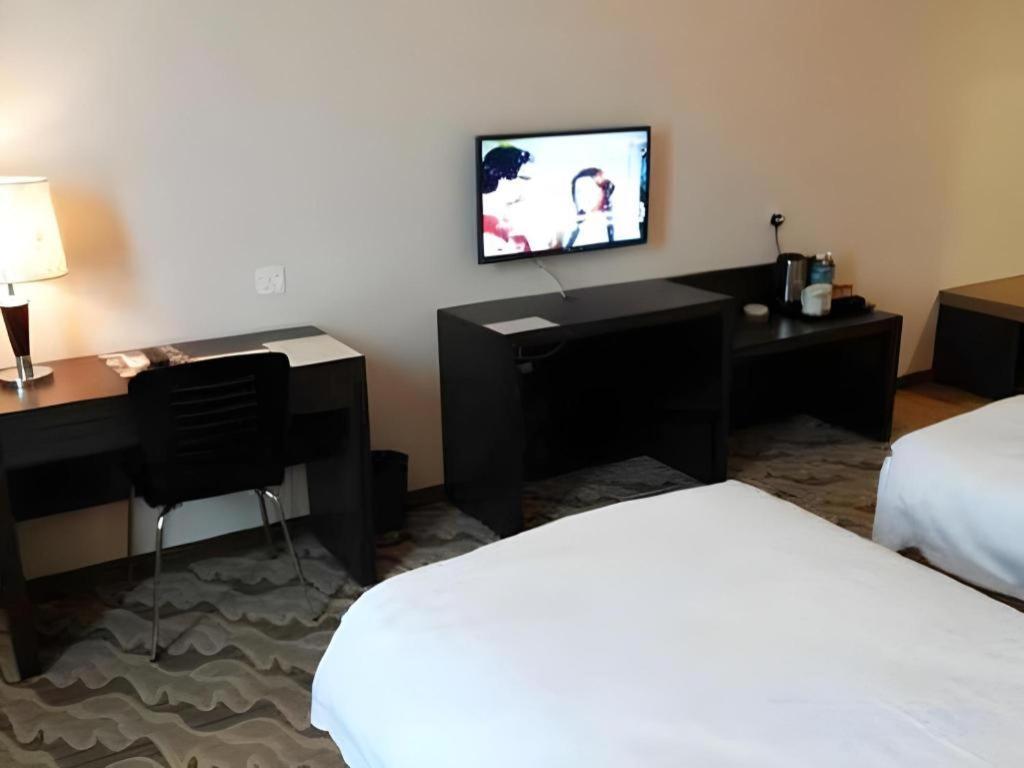 Eminent Hotel Кота-Кинабалу Экстерьер фото