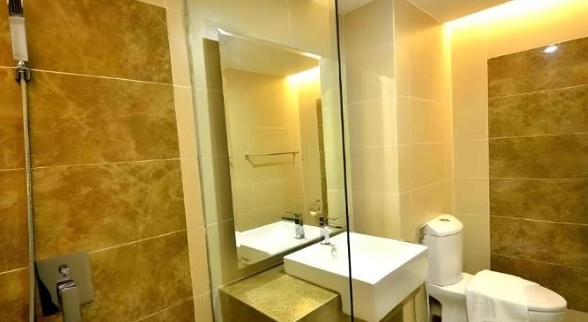 Eminent Hotel Кота-Кинабалу Экстерьер фото
